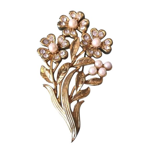 Romantic Mid Century Brooch Textured Goldtone Rhinestones Pearl Beads Floral Pin - Picture 4 of 4